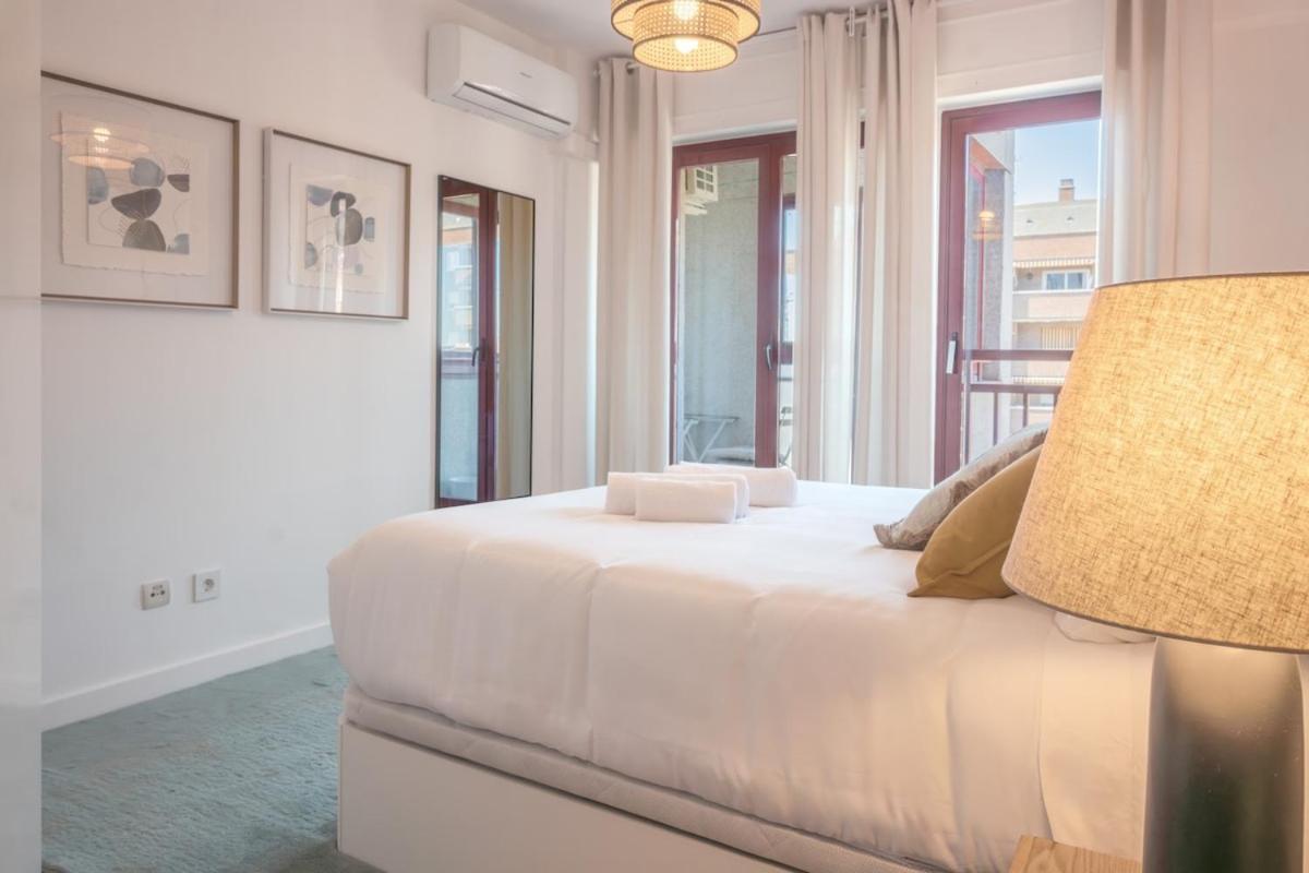 Elegant Temporary Apartment On Street Hiruela Temporal Hrl1710 Madrid Exterior photo